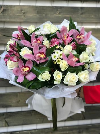 Букет цветов из: Розы и Хризантемы в Муцалауле 