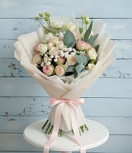 Букет цветов из:  Розы и Лизиантусы в Муцалауле 