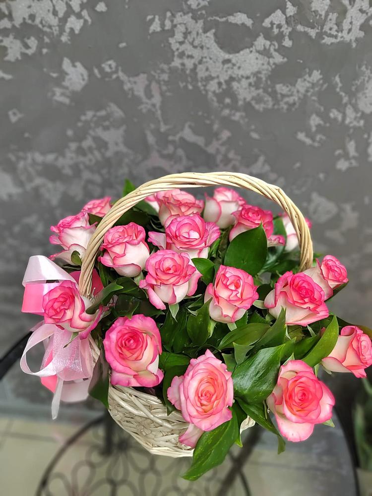 Цветочная композиция из Розы в корзине в Муцалауле 