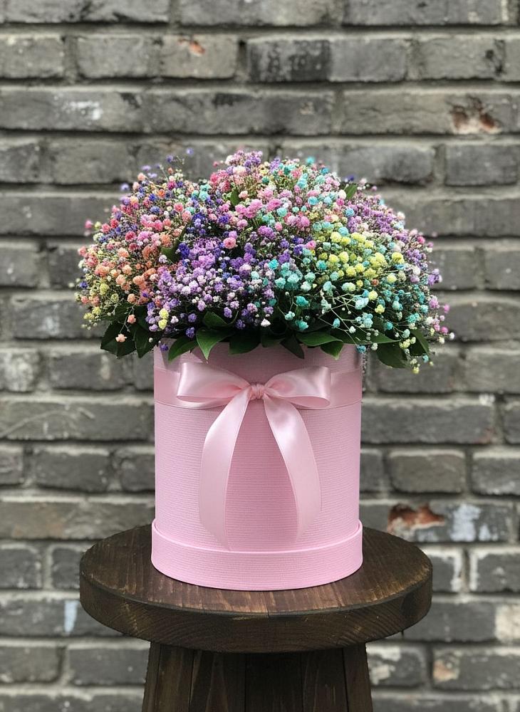 Цветочная композиция из Гипсофила и Розы в шляпной коробке в Муцалауле 