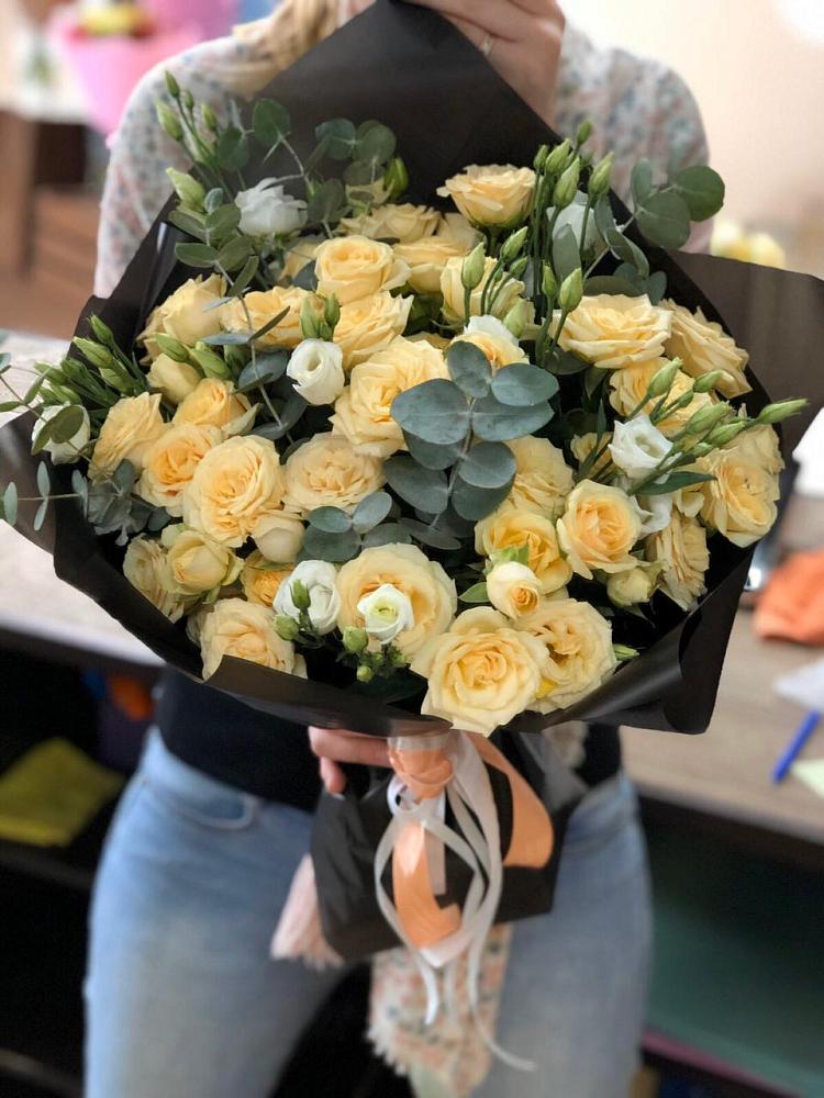 Букет цветов из: Розы и Лизиантусы в Муцалауле 