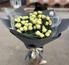 Букет Белые кустовые розы Солинеро в Муцалауле 