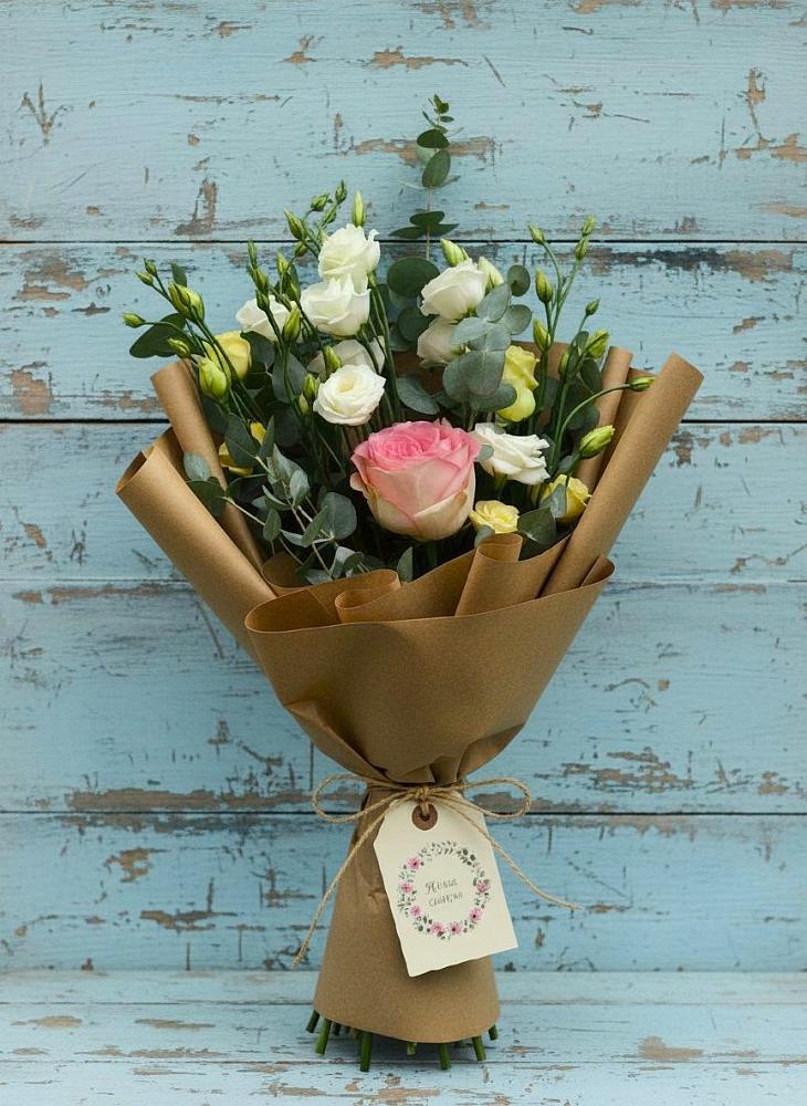 Букет цветов из: Розы и Лизиантусы в Муцалауле 