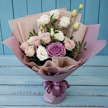 Букет цветов из:  Розы и Лизиантусы в Муцалауле 
