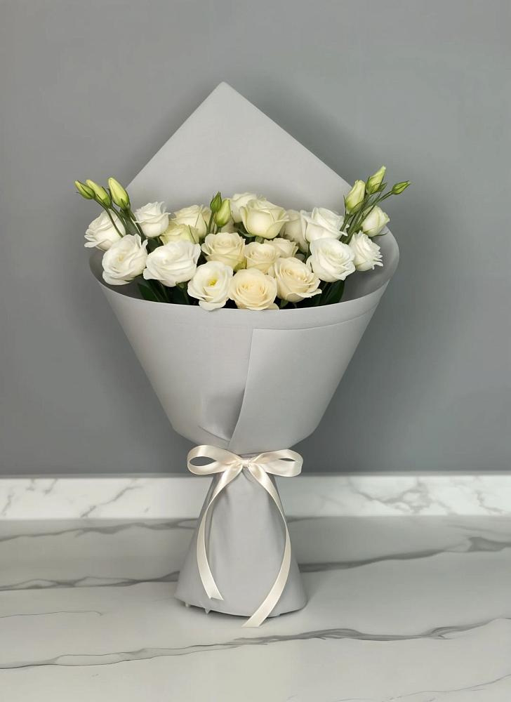 Букет цветов из: Розы и Лизиантусы в Муцалауле 