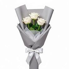 Букет 3 белые розы в Муцалауле 
