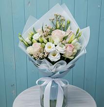 Букет цветов из:  Розы и Лизиантусы в Муцалауле 