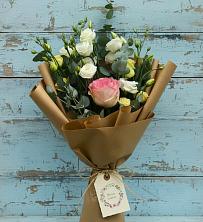 Букет цветов из:  Розы и Лизиантусы в Муцалауле 