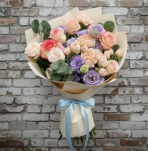 Букет цветов из:  Розы, Лизиантусы и Гвоздики в Муцалауле 